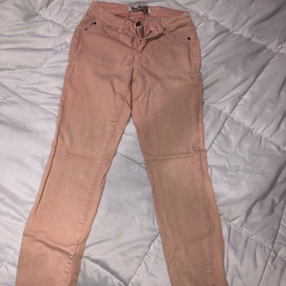 Skinny pink jeggings